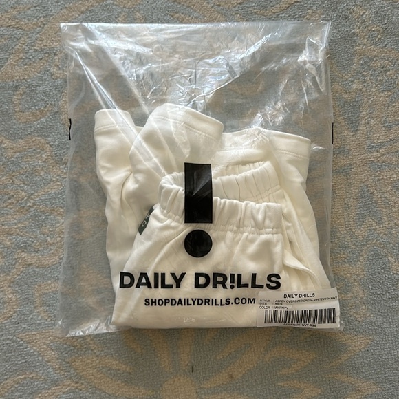 DAILY DRILLS WHITE ASPEN SWEATSHORTS!! - Picture 5 of 5